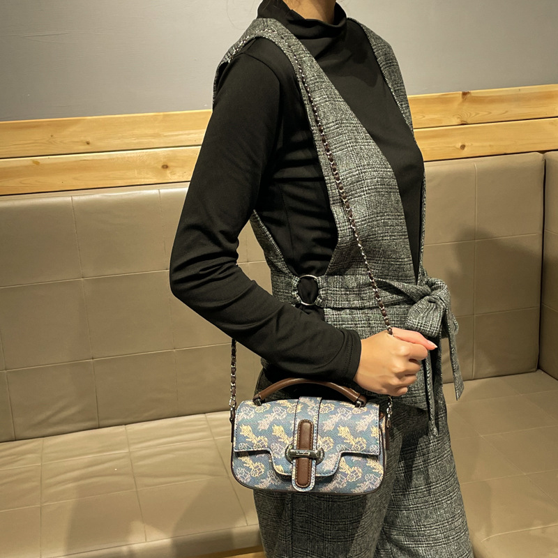 Luxury Hands-Free Designer Dia - مراجعة Luxury Lifestyle Us وسعره