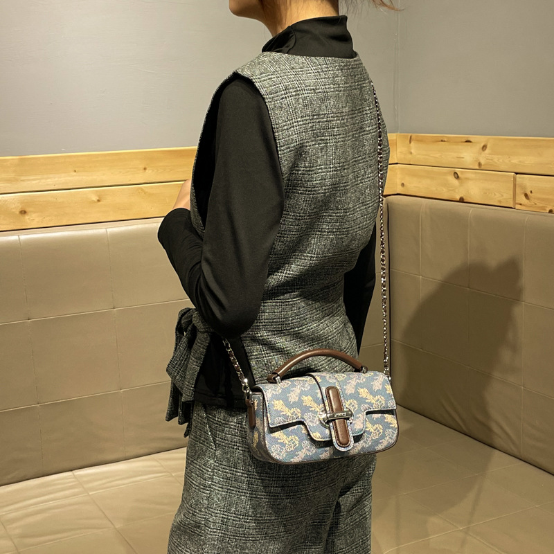 Luxury Hands-Free Designer Dia - مراجعة Luxury Lifestyle Us وسعره